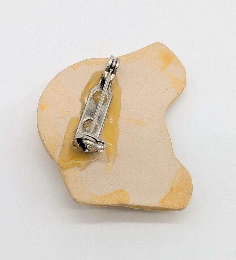 Yellow Lab Labrador Retriever Ceramic Brooch Pin - Picture 5 of 6